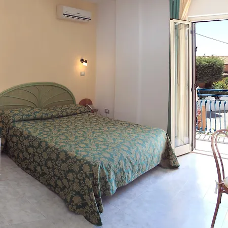 Grotticelle Capo Vaticano