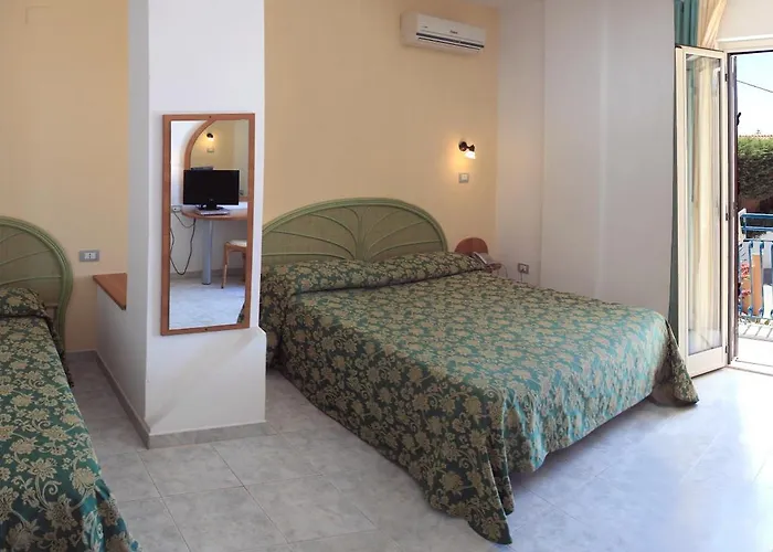 Grotticelle Capo Vaticano