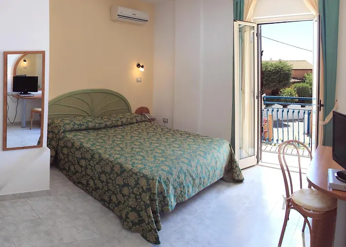 Grotticelle Capo Vaticano