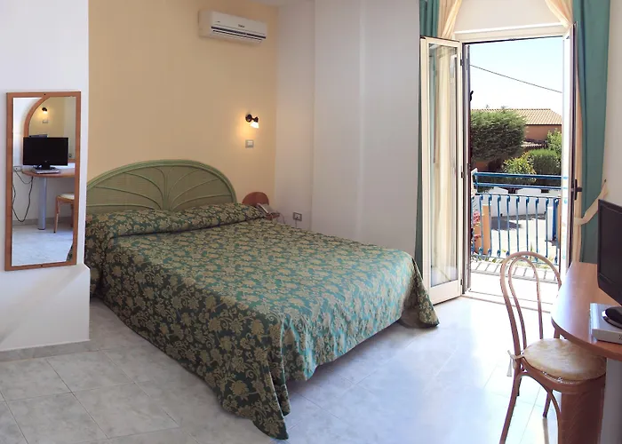 Grotticelle Capo Vaticano